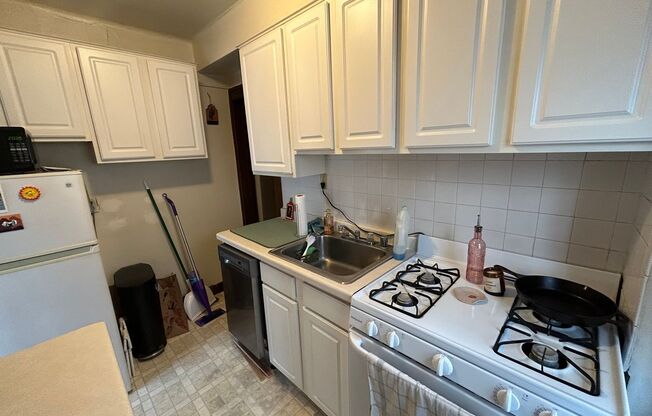 1 bed, 1 bath, $995, Unit 57