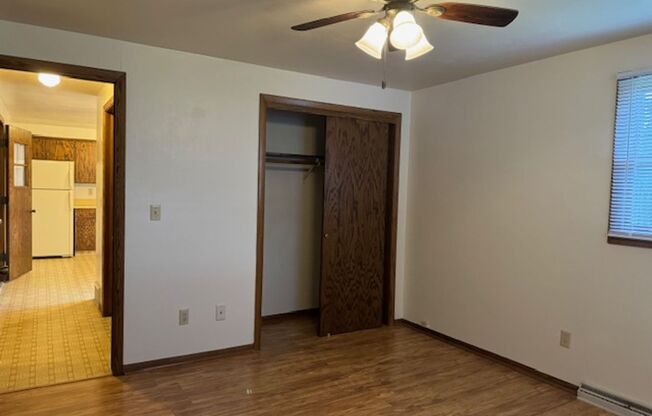 2 beds, 1 bath, 904 sqft, $995