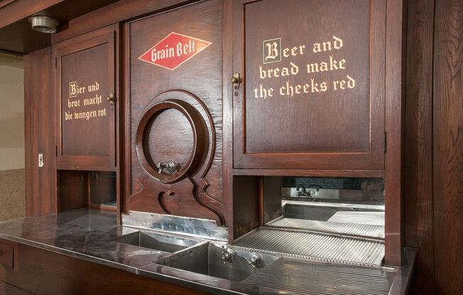 1 bed, 1 bath, 717 sqft, $1,675, Unit 406