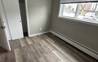 2 beds, 1 bath, $3,300, Unit 18