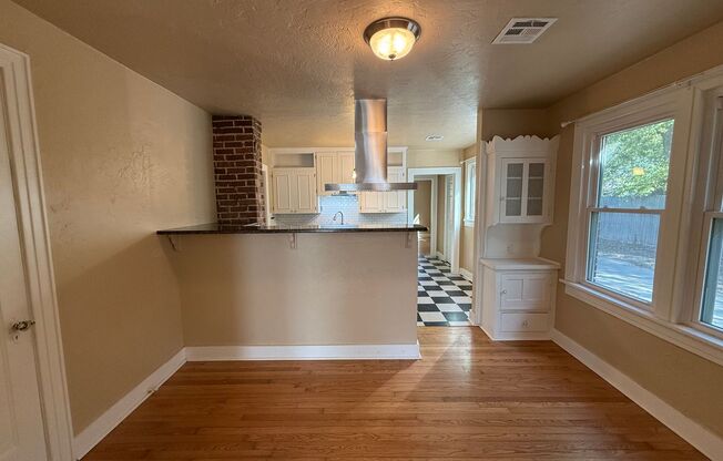 Charming & Spacious 1-Bedroom Duplex in Oklahoma City!