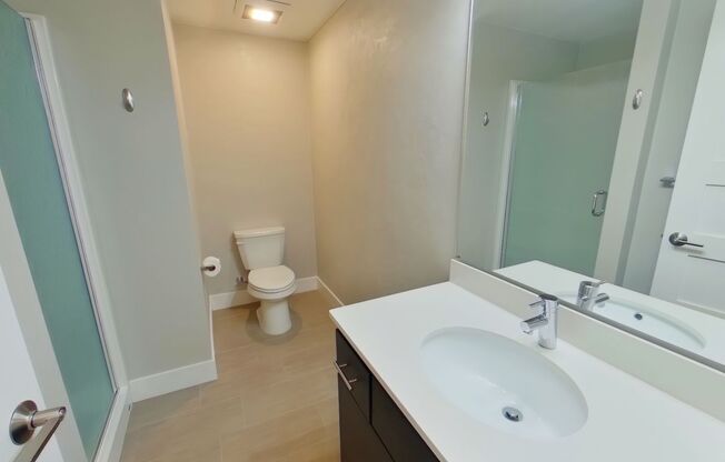 2 beds, 1 bath, $1,700, Unit 11