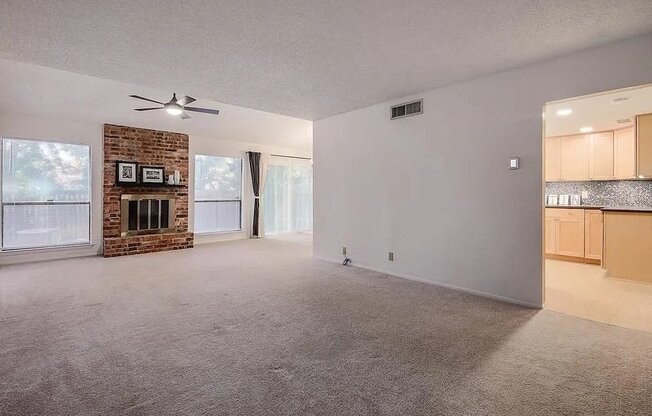 8905 TRONE CIR