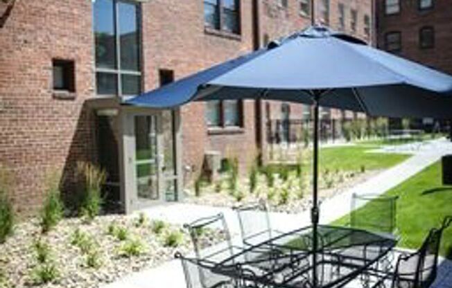 Studio, 1 bath, 404 sqft, $885, Unit BS-102