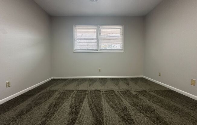 2 beds, 1 bath, $1,099, Unit 3