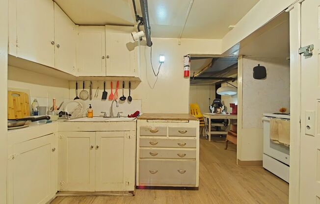 Room ~ Close to Campus