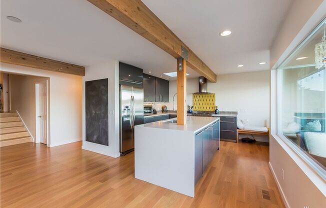 Stunning Lake Sammamish 50 Foot Waterfront Property for Lease in Bellevue