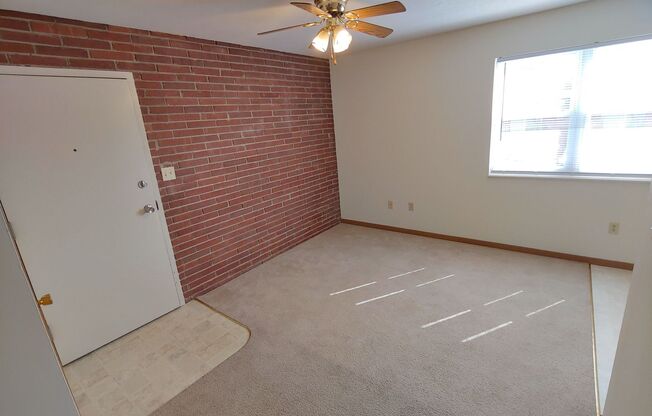 2 beds, 1 bath, 672 sqft, $930, Unit 1219-13