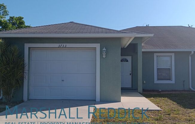 3 Bedroom 2 Bath With Garage Duplex in Cape Coral, FL!