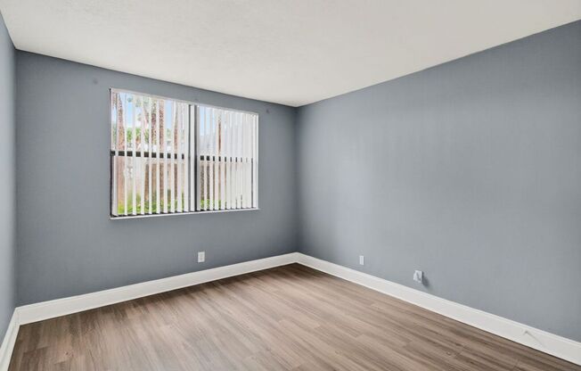 TWO BEDROOM TWO BATHROOM! WATERFRONT COMMUNITY