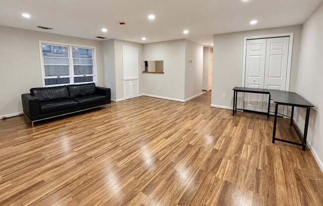 2 beds, 1 bath, 922 sqft, $2,500, Unit 3