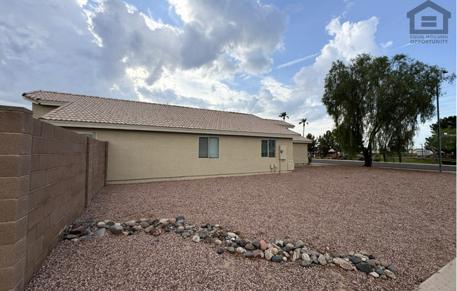 3Bed/2Bath House at Northern Ave/87th Ave! Ready for Immediate Move-In! – Corner Lot!