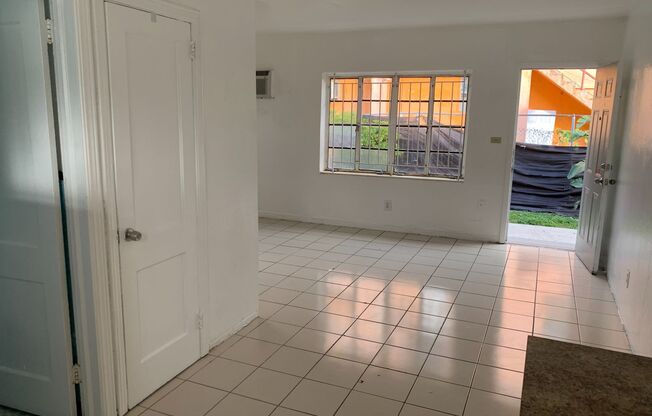 Studio, 1 bath, 313 sqft, $1,300, Unit 8