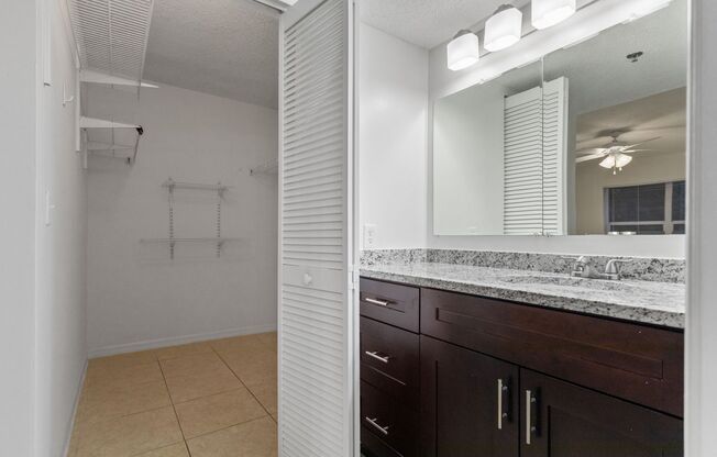 2 beds, 1 bath, 1,015 sqft, $2,050, Unit 14 - 1412