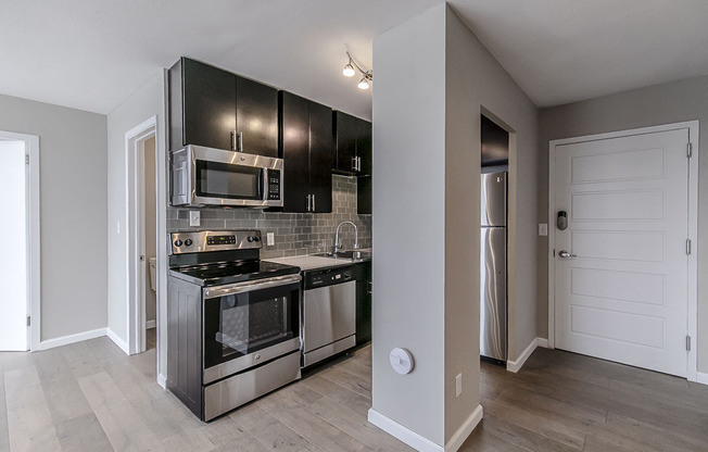 2 beds, 1 bath, 926 sqft, $2,741, Unit 1404