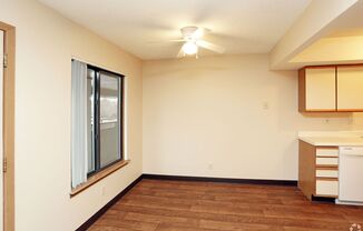 2 beds, 1 bath, 930 sqft, $956, Unit 575-6