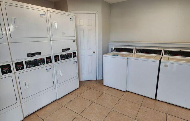 2 beds, 1 bath, 873 sqft, $1,120, Unit 01-0116