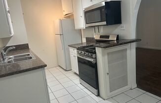 1 bed, 1 bath, 725 sqft, $2,299, Unit 01 04