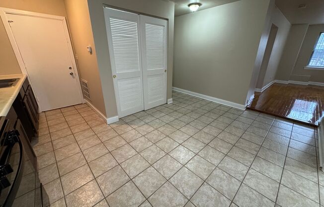 1 bed, 1 bath, $1,000, Unit 4850 #G1