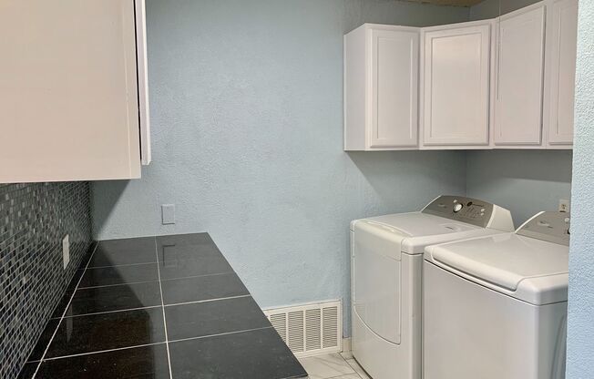 2 beds, 1 bath, $1,300