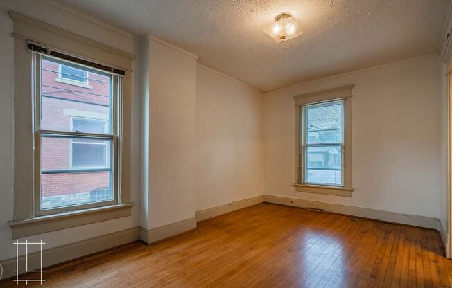 3 beds, 1 bath, $1,800, Unit 1212 Dennison Ave