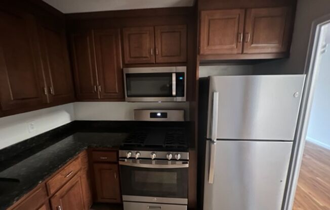 Studio, 1 bath, 580 sqft, $1,495, Unit 5G