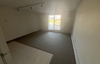 Studio, 1 bath, 450 sqft, $995, Unit 210
