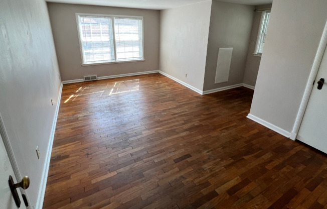 Beautiful 5 Bed plus Bonus Room, 1 block from KSU