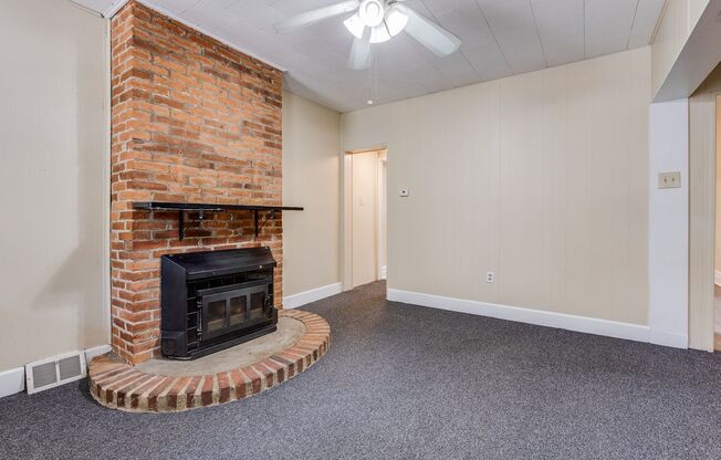 AVAILABLE MAY 2026 - Excellent Mt Washington Location w/ 2 Spacious Bedrooms & Garage!