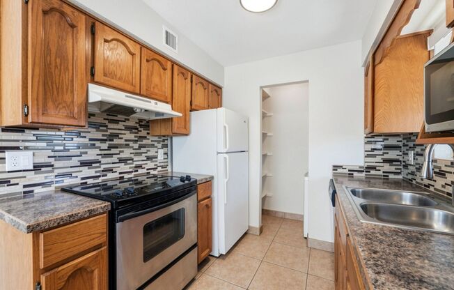 Beautiful 2-bedroom, 2-bath condo in the highly desirable Quail Run community!