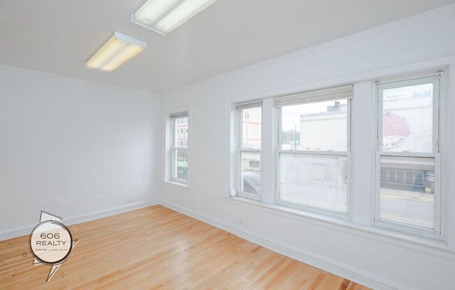 Spacious Apartments in Beverly!