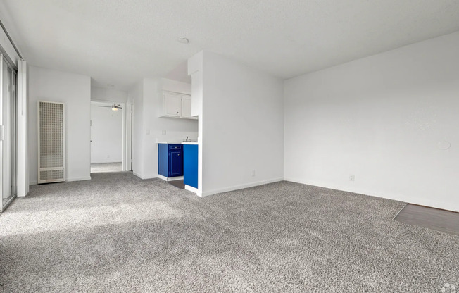1 bed, 1 bath, 560 sqft, $1,300, Unit 1324-96