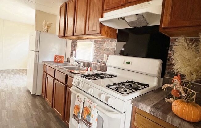 1 bed, 1 bath, 420 sqft, $750, Unit 55B