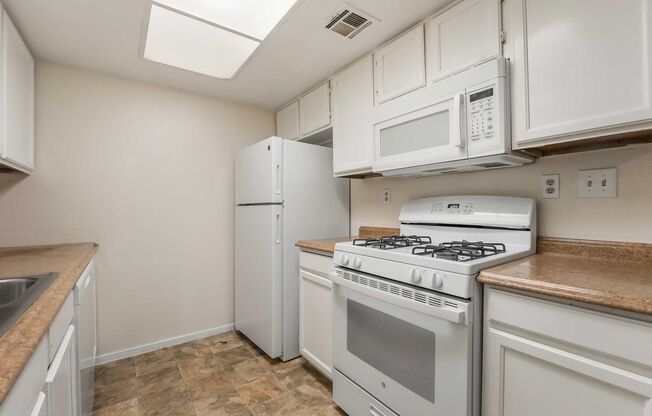 1 bed, 1 bath, $1,000, Unit # #B