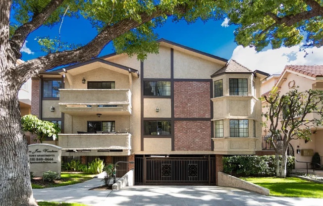 620 E SAN JOS AVE