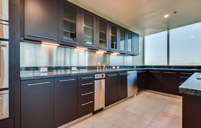 3 beds, 5 baths, $18,975, Unit # 4305