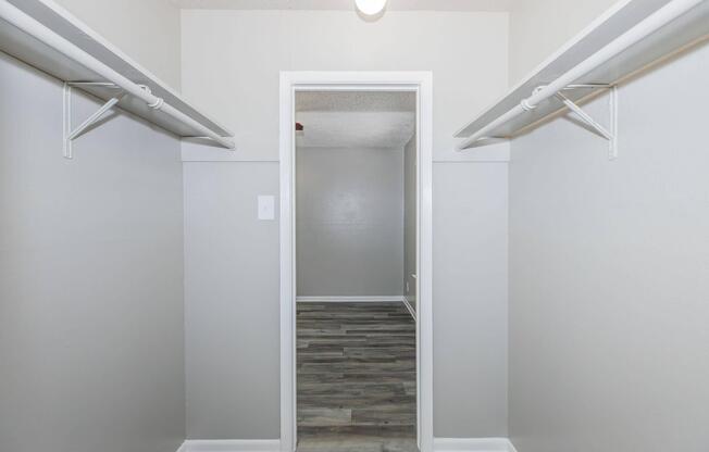 2 beds, 2 baths, 811 sqft, $1,105