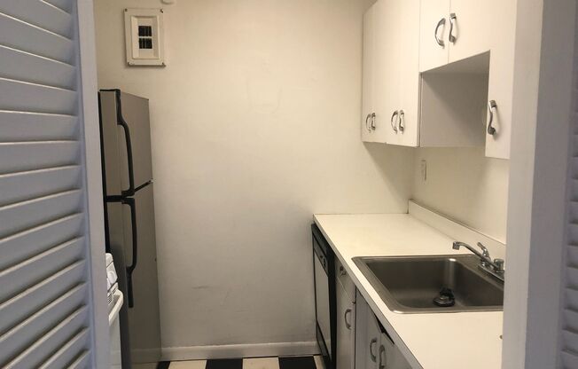 1 bed, 1 bath, 760 sqft, $1,300