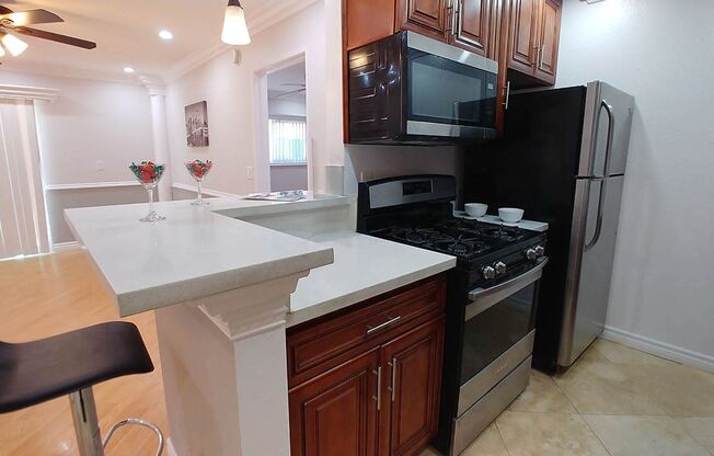 2 beds, 2 baths, 910 sqft, $2,850, Unit 512