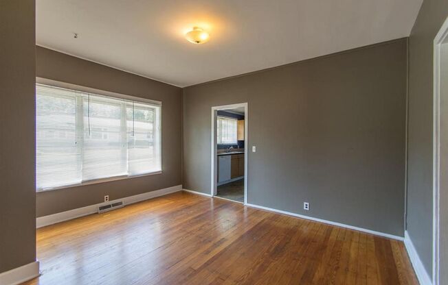 3 beds, 1 bath, $2,725