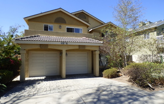 2 Bed 2 Bath Condo w/Attached 2 Car Garage, Central A/C, Washer/Dryer In The Heart of North Park