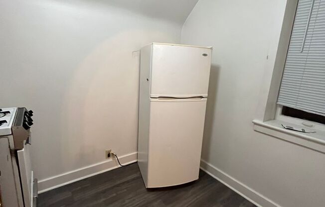 Studio, 1 bath, 325 sqft, $595, Unit 2419 #10