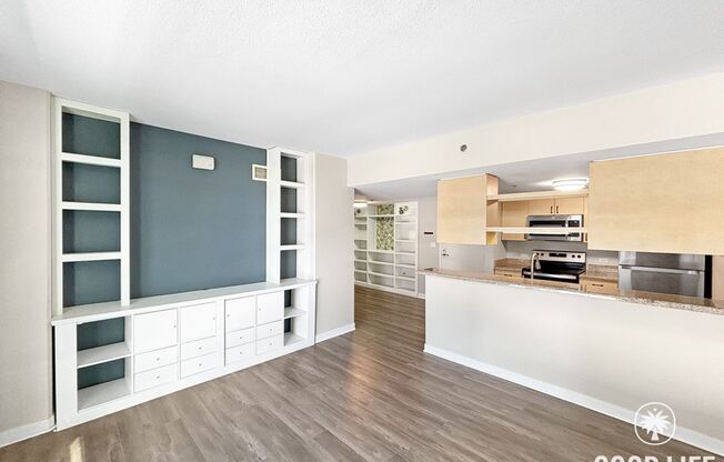 Charming 2BD/1BA Condo in Downtown W/ A/C, W/D, Community Pool, Spa, & Gym!