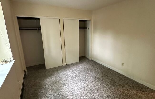 2 beds, 1 bath, $1,395, Unit 216