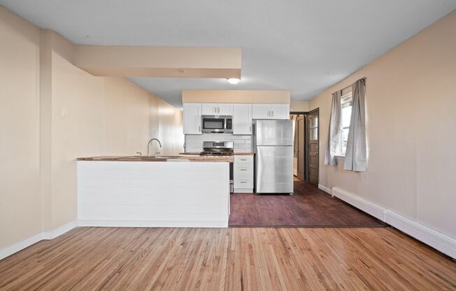 560-562 37th Ave NE