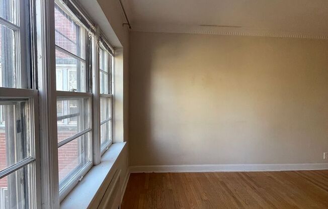5425-33 W Martin Dr