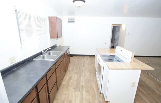 2 beds, 1 bath, $840, Unit 1111-4