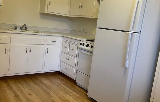 Beautiful quiet large one bedroom one bath with great closet space-
