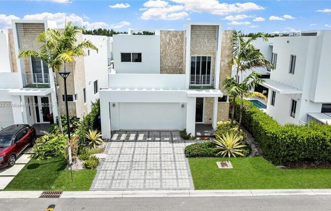10330 NW 68 ST