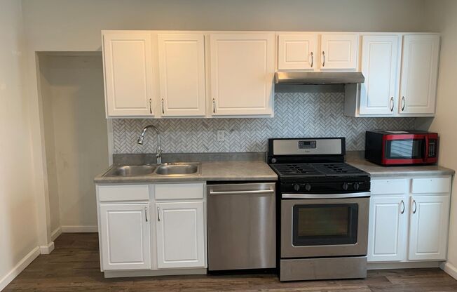 1 bed, 1 bath, $1,200, Unit Unit 4